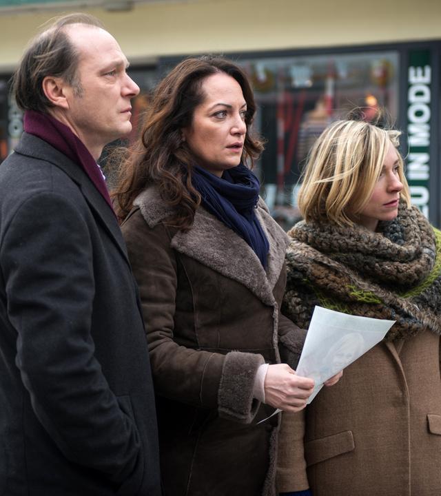 Jana (Natalia Wörner, M.), Brauner (Martin Brambach, l.) und Frida (Frederike Linke, r.)