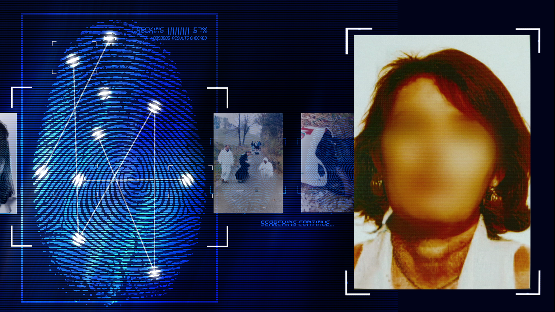 Portraitfoto einer Frau mit roten Haaren und kleinen goldenen Ohrsteckern. Sie trägt ein weißes, ärmelloses Oberteil. Das Gesicht im Bild wurde technisch verfremdet. Links daneben: Lichtschematische Darstellung eines Fingerabdrucks.