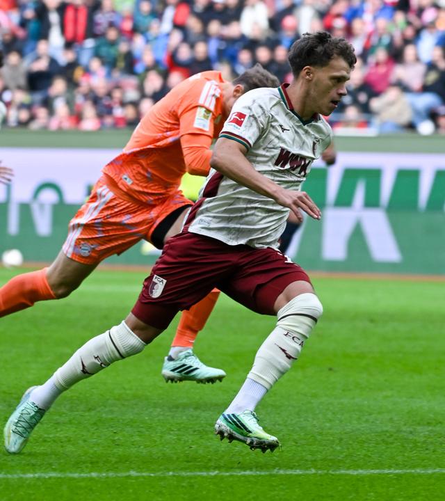 Augsburgs Mittelfeldspieler Robin Fellhauer erzielt nach 8,4 Sekunden das Bundesliga-Rekordtor gegen den FC Bayern München