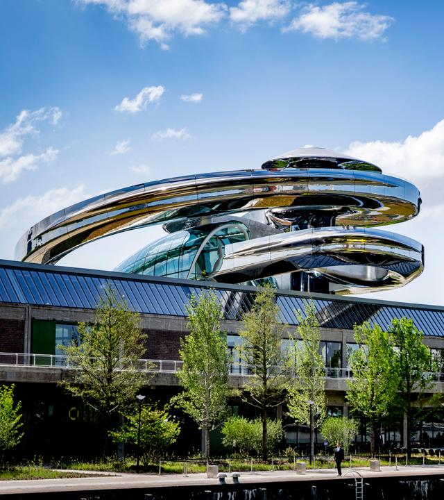 Eine Außenansicht auf die spektakuläre Architektur des neuen Museum Fenix in Rotterdam.