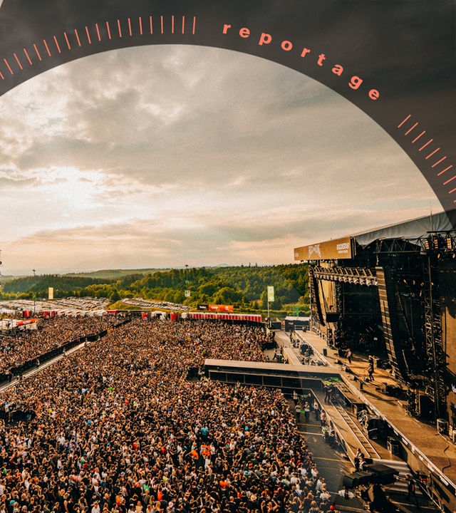 Drohnenaufnahme vom Infield mit Besuchern von Rock am Ring
