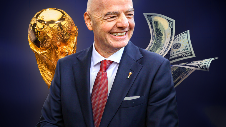 FIFA-Präsident Gianni Infantino, im Hintergrund der WM-Pokal und Geldscheine