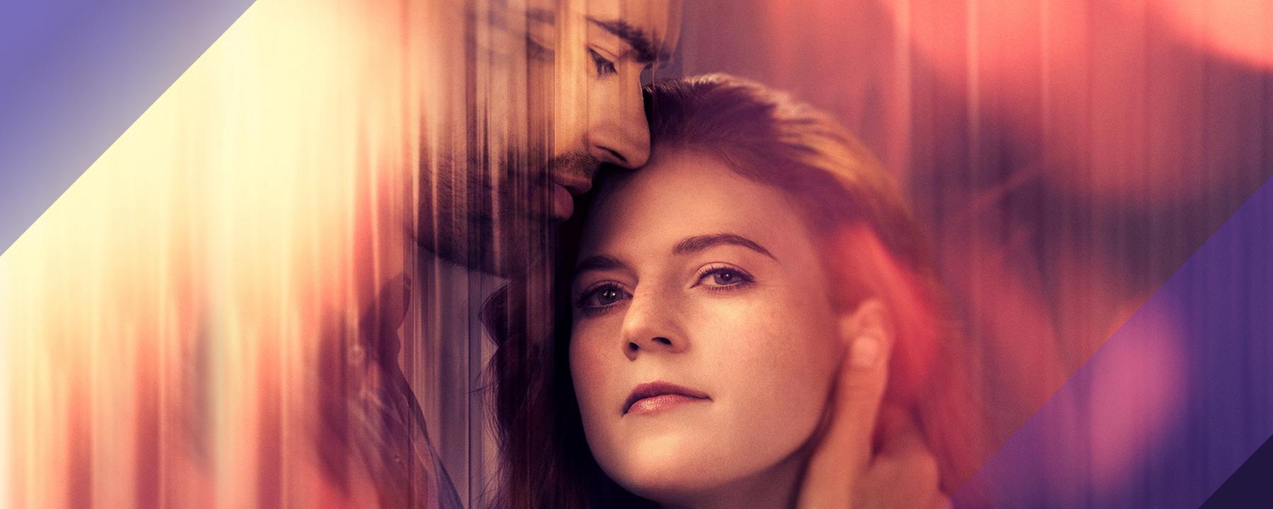 Stilisiertes Bild von Theo James und Rosa Leslie in "The Time Traveler's Wife".