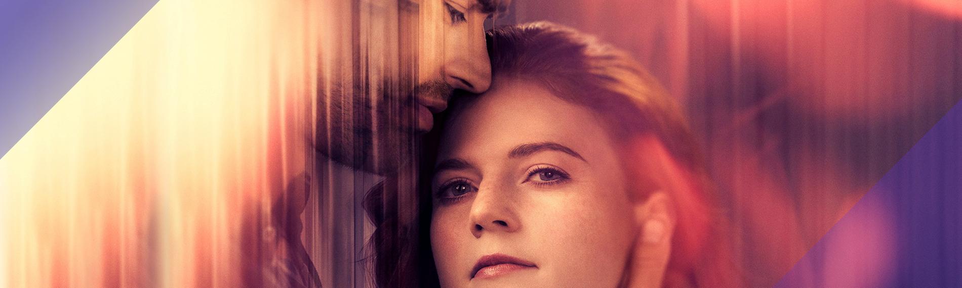 Stilisiertes Bild von Theo James und Rosa Leslie in "The Time Traveler's Wife".