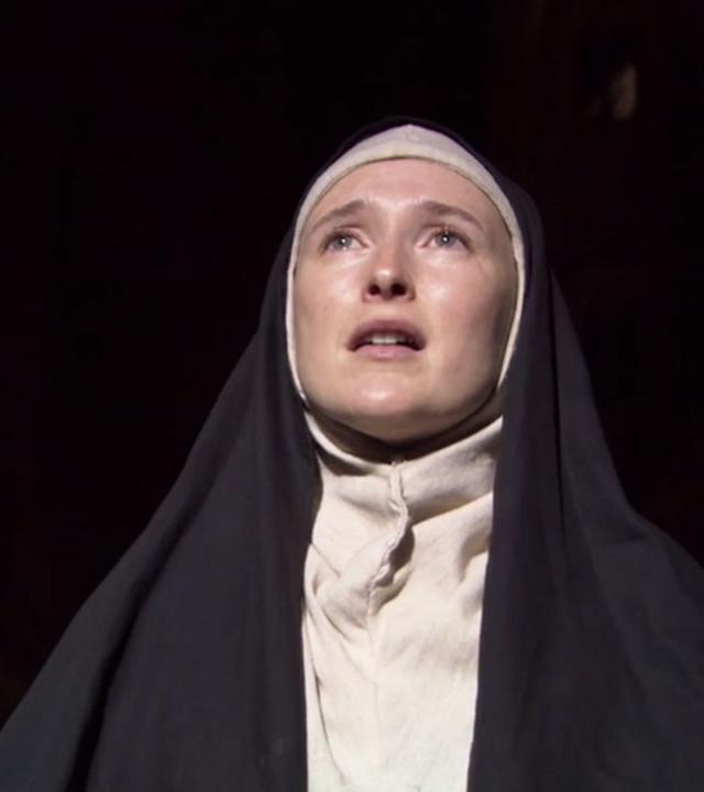 "Momente der Geschichte II (5) Große Gestalten: Von Hermann dem Cherusker bis Karl IV.": Filmszene: Hildegard von Bingen in Nonnentracht.