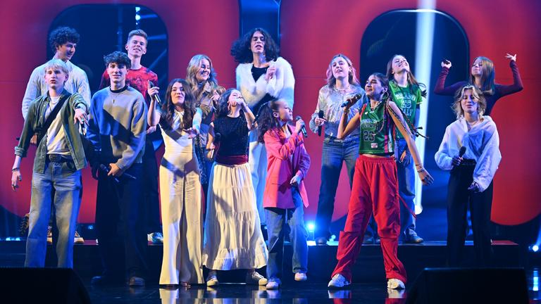 Die "Dein Song" All Stars 2025 performen den gemeinsamen Song der Staffel im großen Finale 