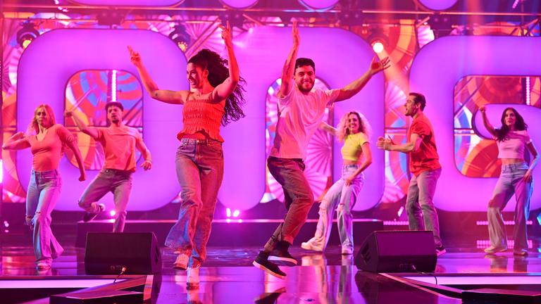 Unser Moderatoren Duo Jeannie und Luca bei ihrem Dance Battle im großen "Dein Song" Finale 2025