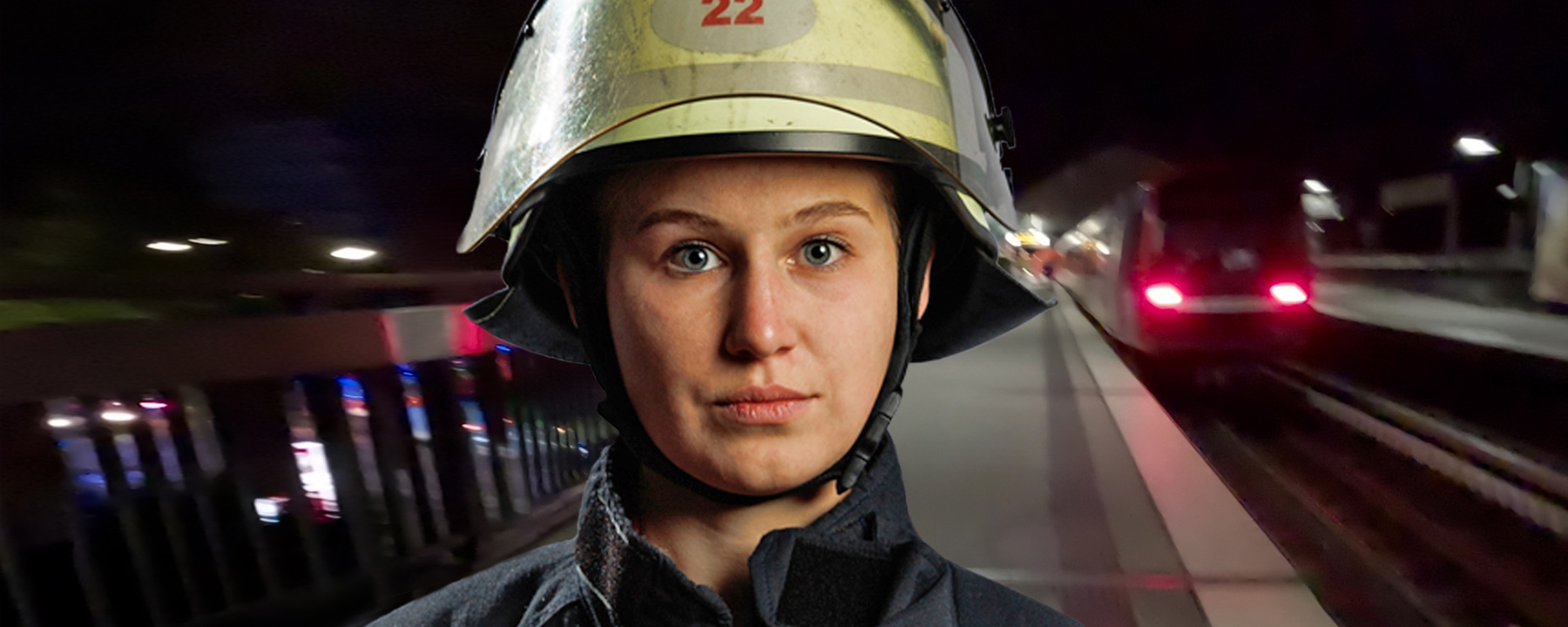Brandmeisterin und Notfallsanitäterin Saskia Sierck in Feuerwehr-Ausrüstung an einer U-Bahn-Station (Collage)