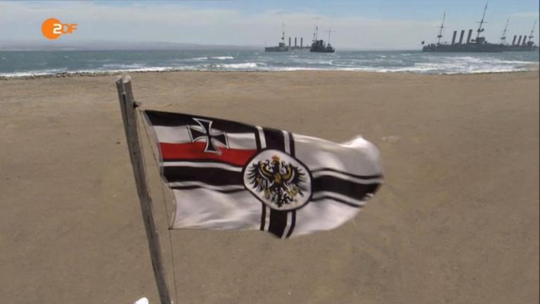 Flagge Preußens weht an einem Strand