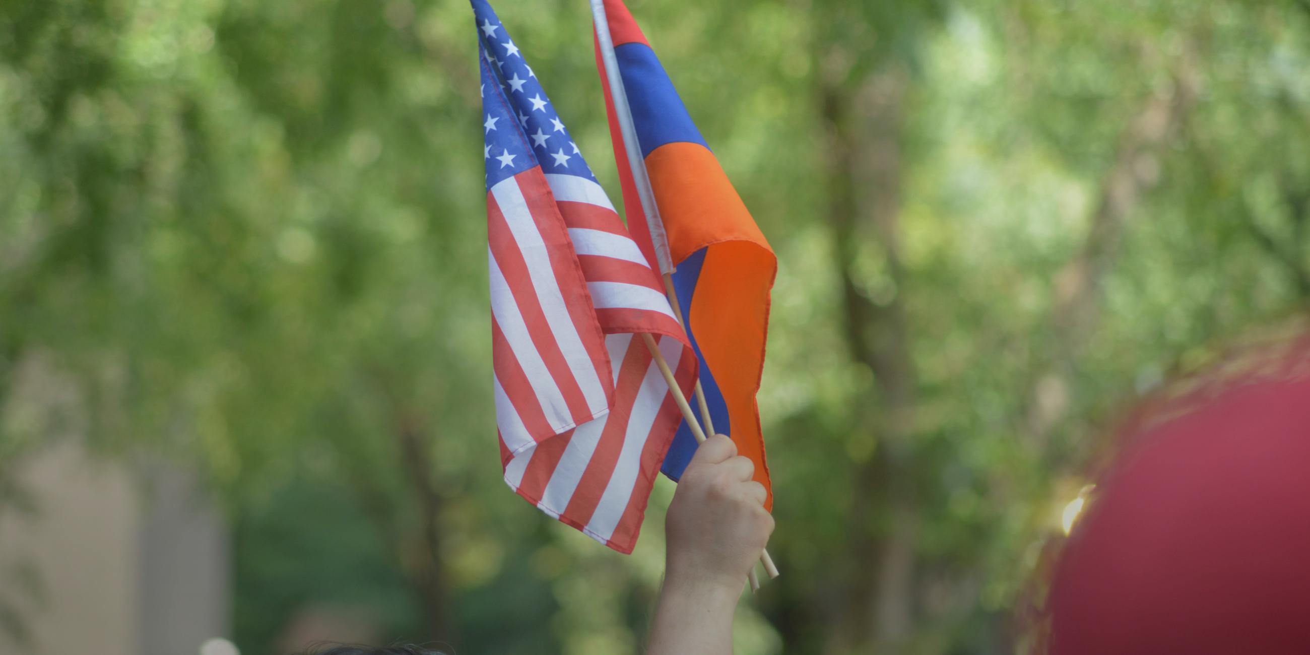 Vereinte Nationen und armenisch-amerikanische Bürger protestieren in New York am 19.08.2023.