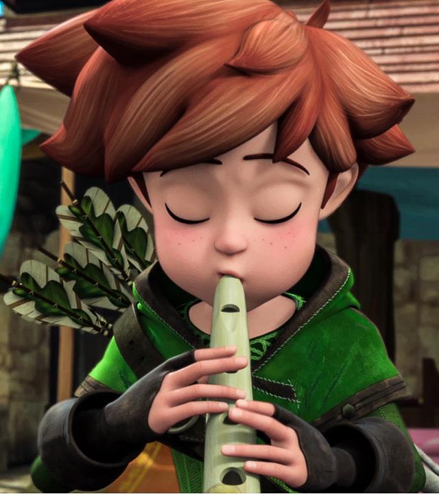 Robin hält eine Blockflöte in der Hand und spielt darauf.