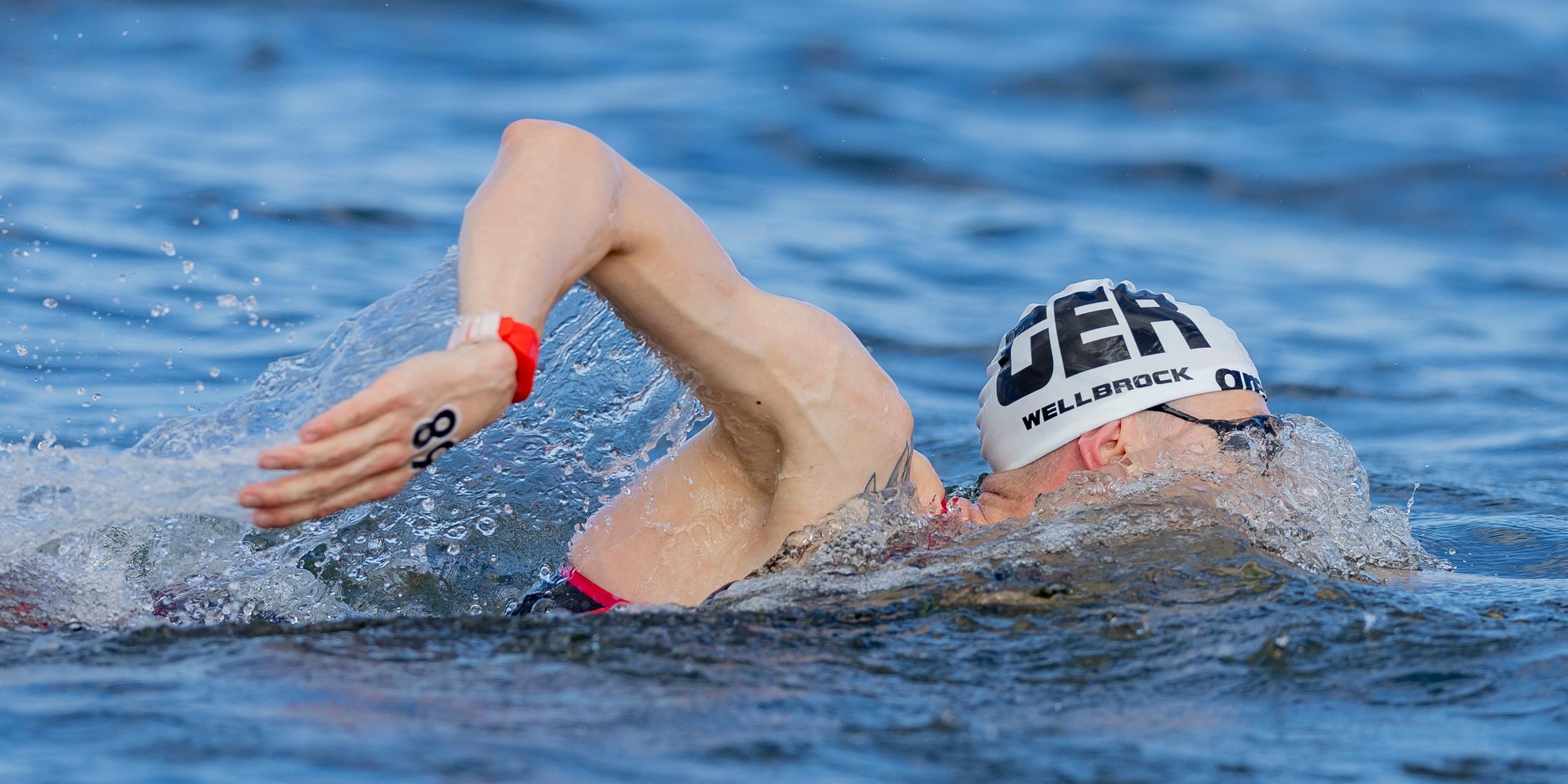 Schwimmt zum WM-Gold: Florian Wellbrock beim Rennen über zehn Kilometer im Freiwasser.