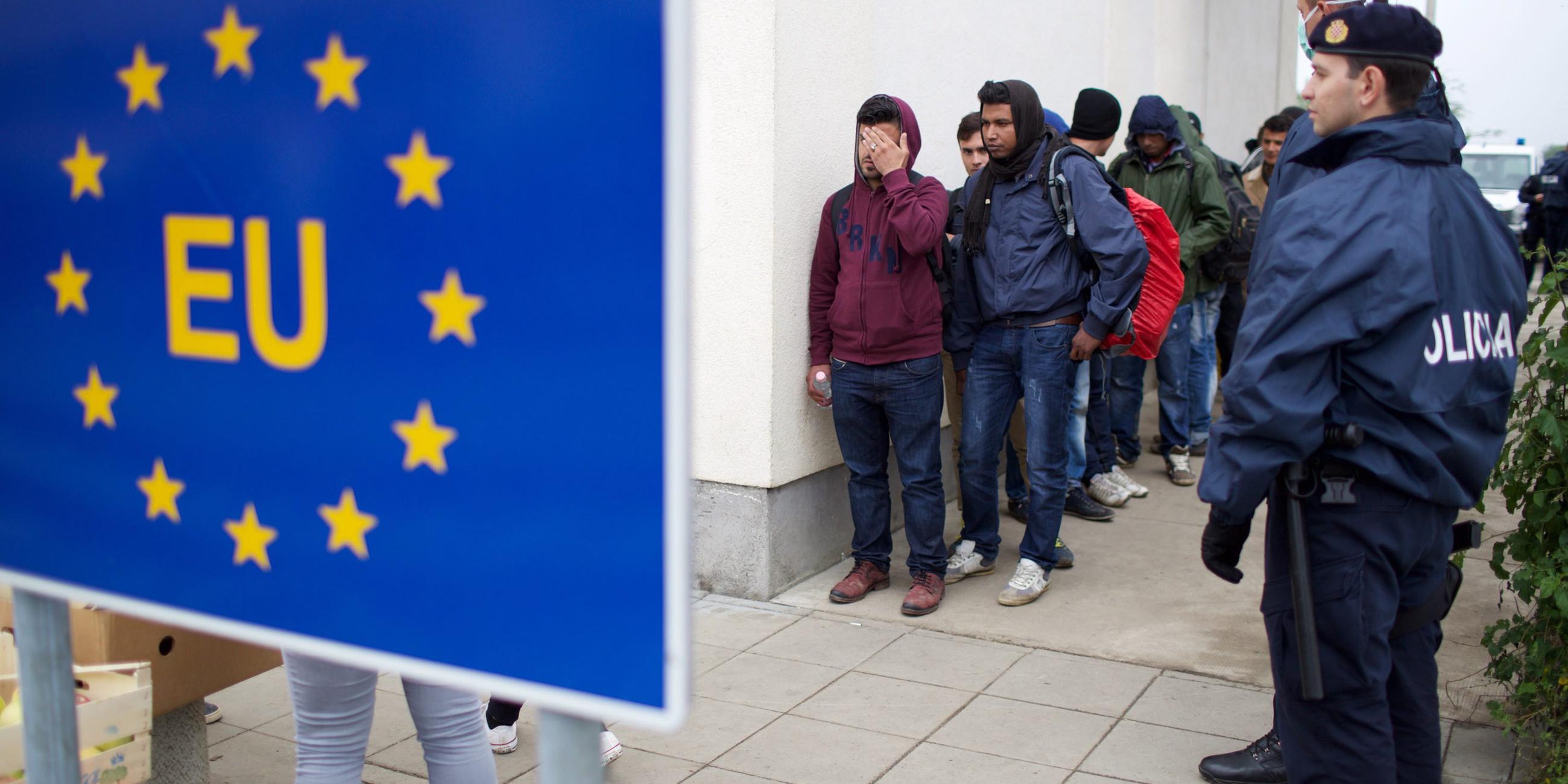 Flüchtlinge an einem EU-Grenzübergang