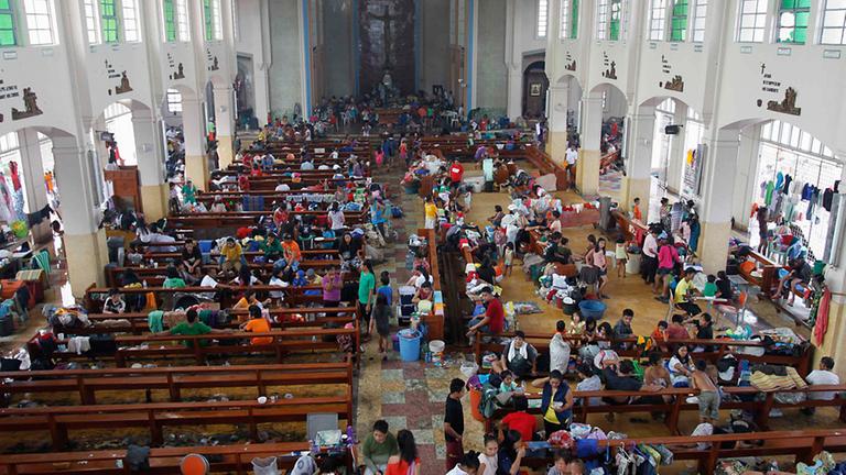 Flüchtlinge in Kirche