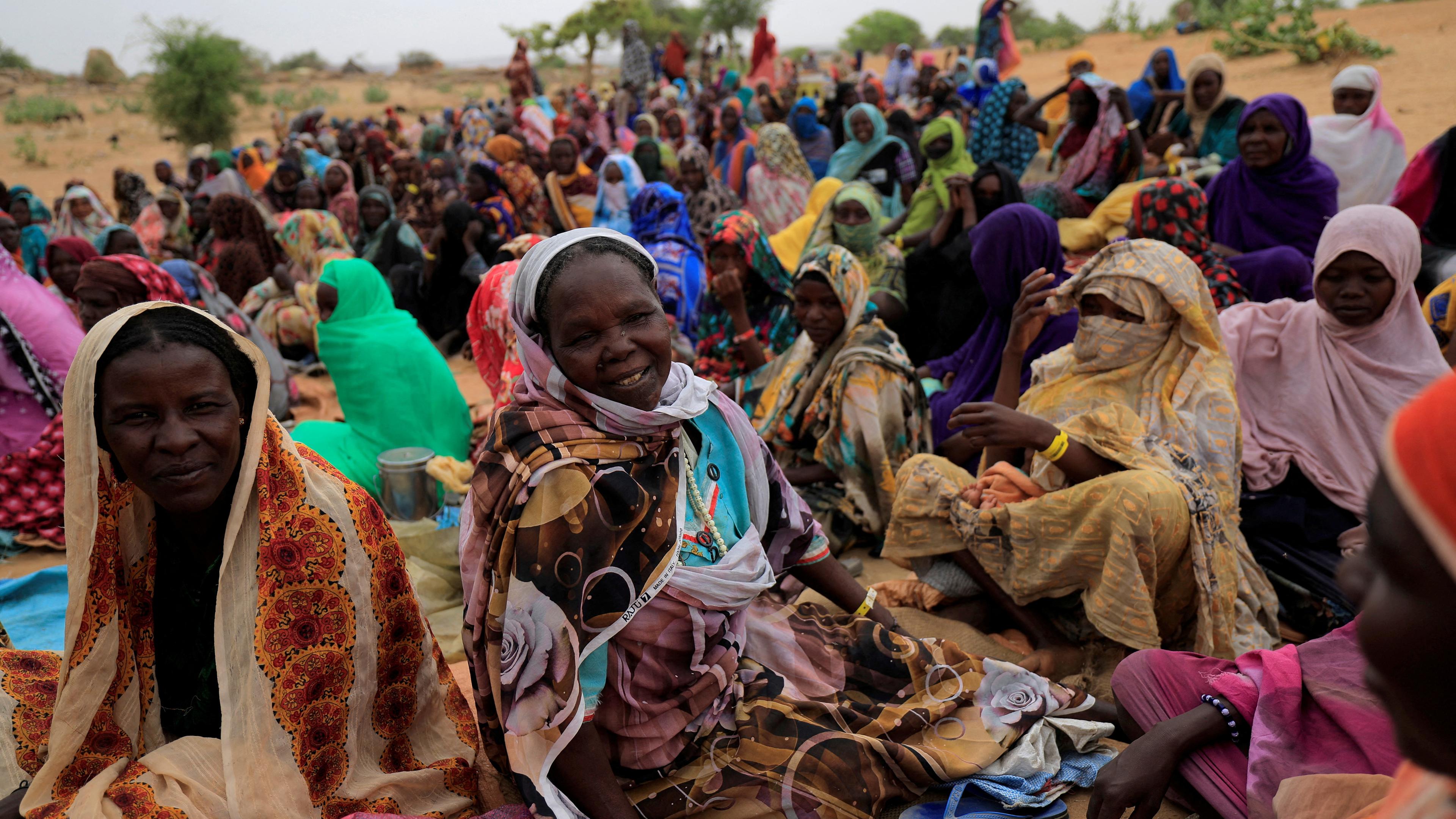 Flüchtlinge nahe der Grenze zwischen Sudan und Tschad