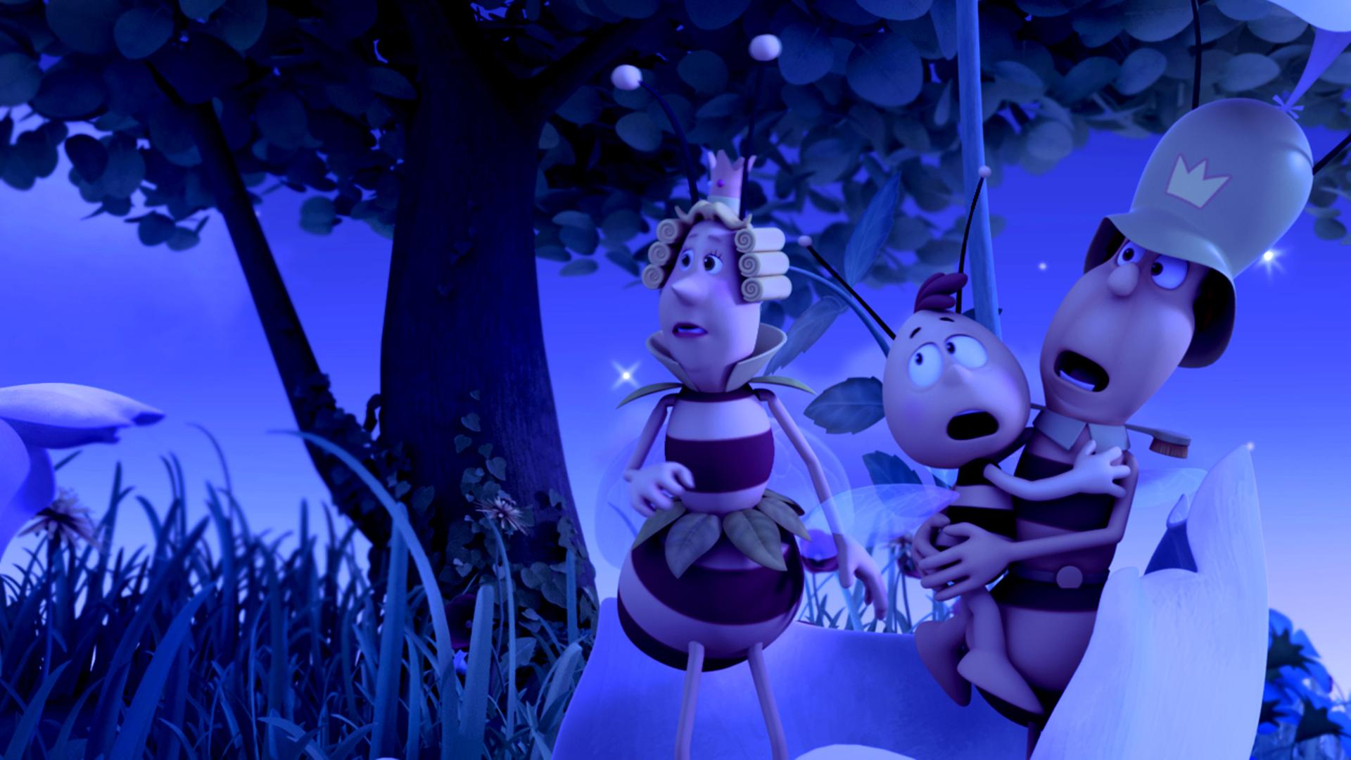 Willi und eine Wache liegen sich vor Schreck in den Armen. Die Sonnenkönigin steht daneben. Es ist Nacht und sehr dunkel.