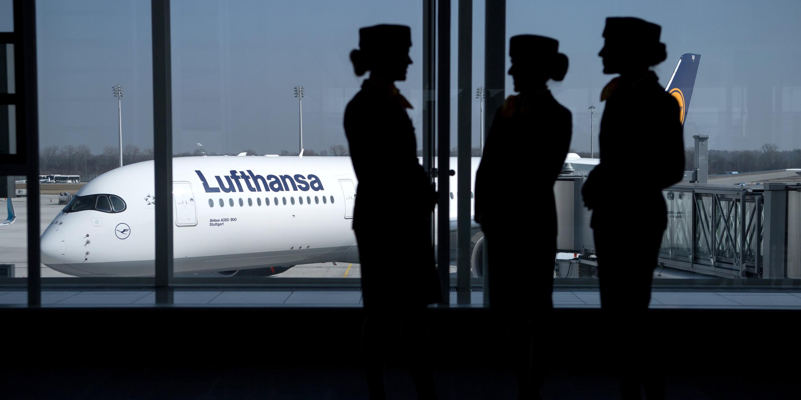 Flugbegleiterinnen der deutschen Lufthansa