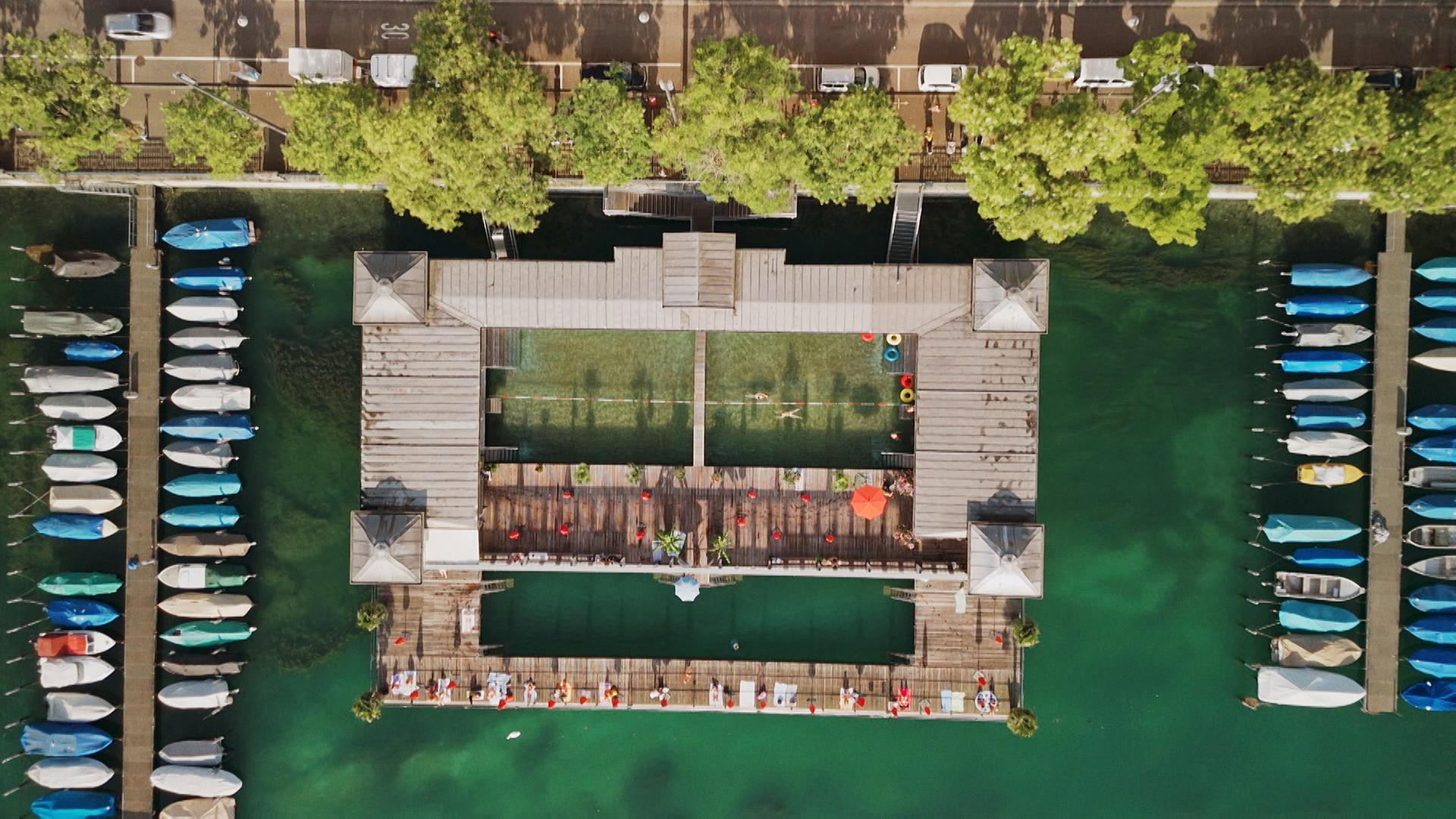 Zürcher Frauenbadeanstalt in der Limmat