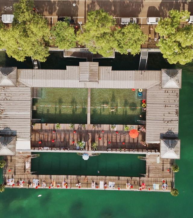 Zürcher Frauenbadeanstalt in der Limmat