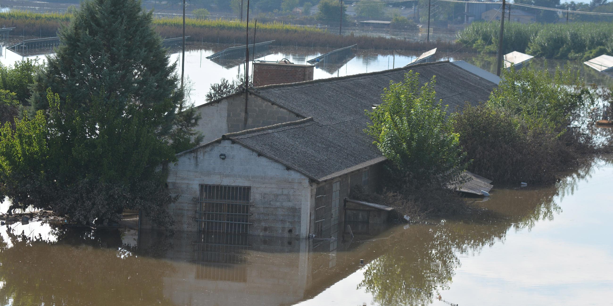 Ein überschwemmtes Gebiet in Griechenland, nachdem Sturm "Daniel" über das Land gefegt ist. 