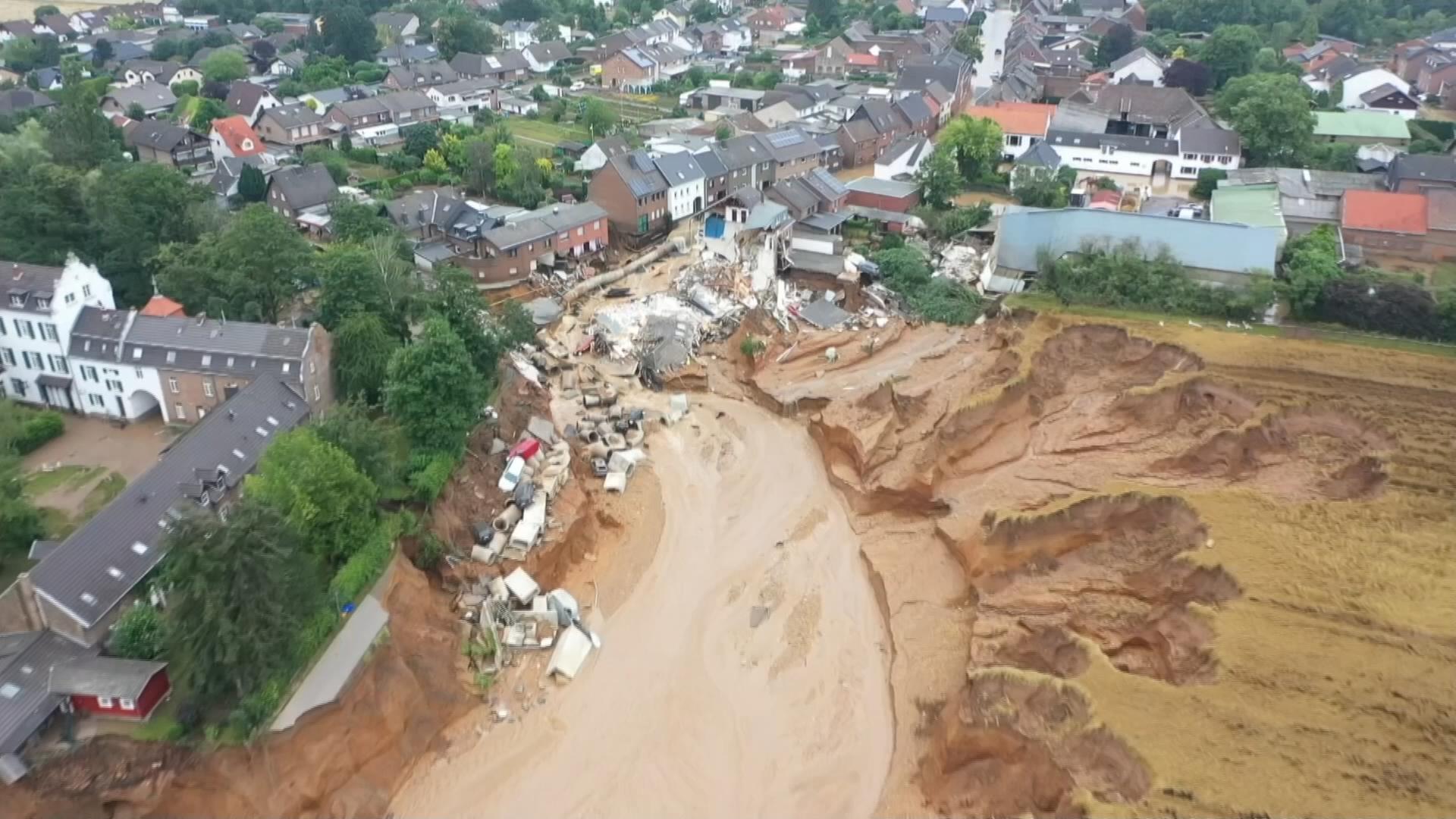 Erdrutsch an der Kiesgrube in Erftstadt/Blessem aufgrund der Hochwasserkatastrophe 2021