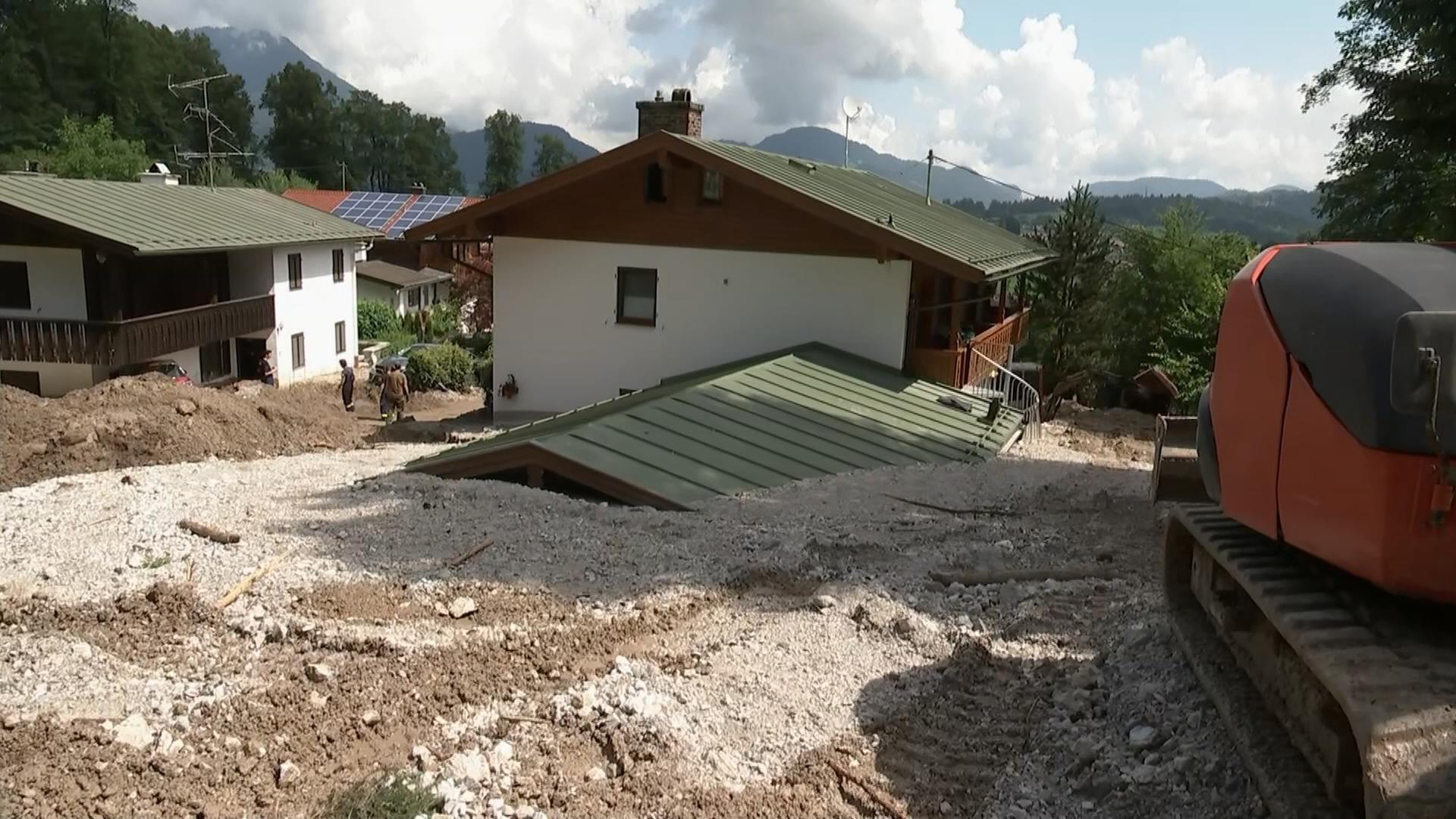 Schlammlawine im Ort Schönau