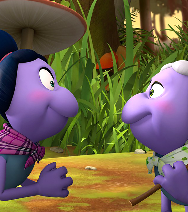 Thekla und ihre Schwester Ida stehen sich auf der Wiese gegenüber und schauen sich fröhlich und gespannt an, denn Ida ist zu Besuch.