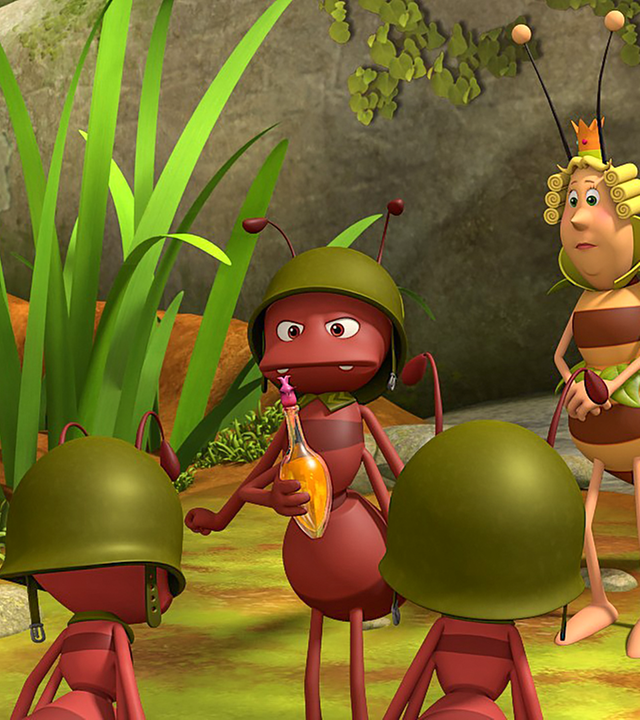 Paul überreicht den wertvollen gelben Flakon seinen beiden untergebenen Ameisen. Die Bienenkönigin steht hinter ihm.