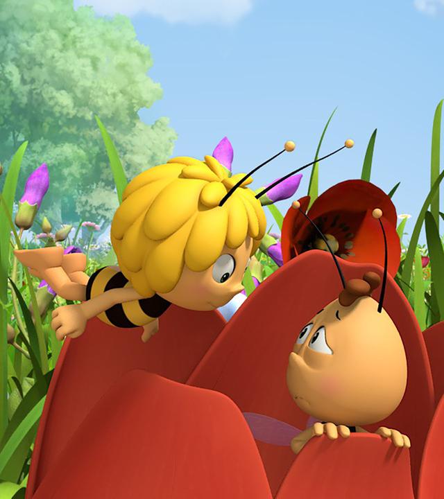 Maja findet Willi in einer Blume versteckt.