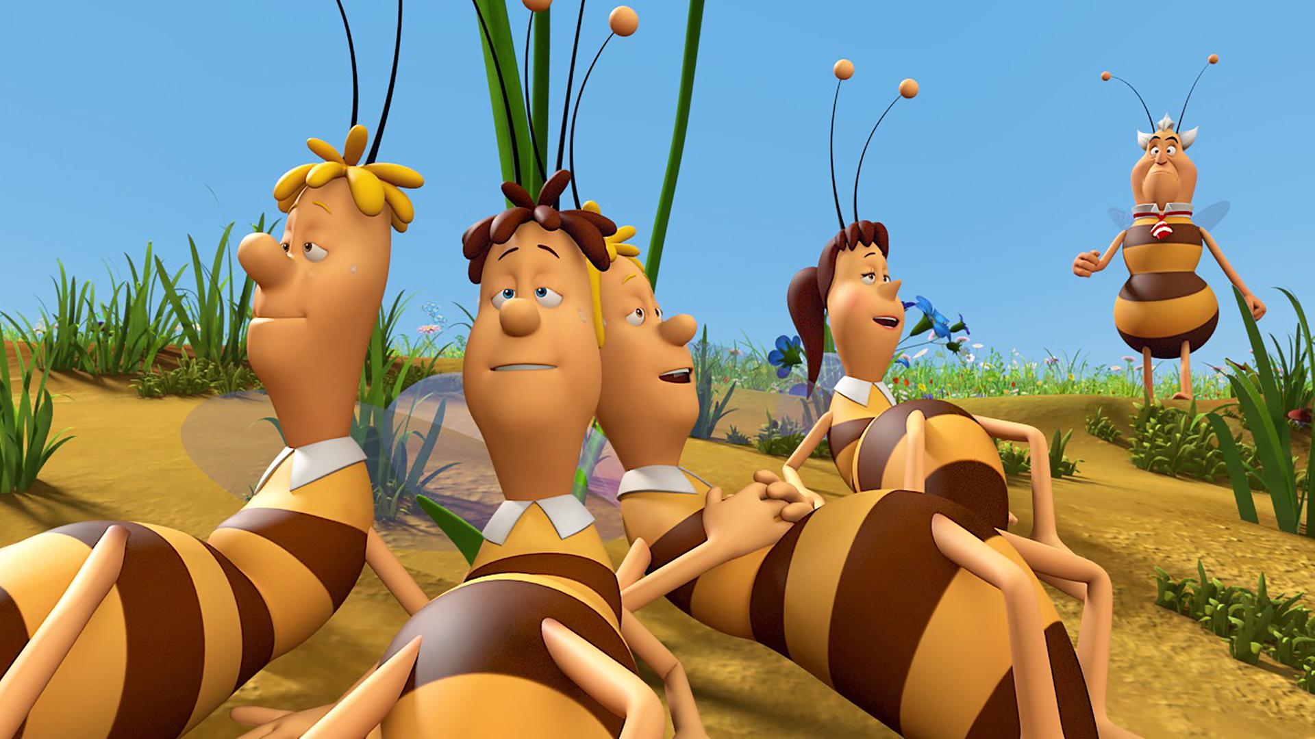 Die Bienenarbeiter machen es sich gemütlich und liegen zur Erholung auf der Erde. Richter Bienenwachs steht überrascht im Hintergrund.