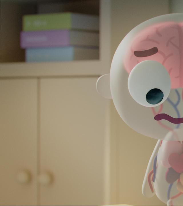 Tessa, ein durchsichtiger Körper, steht im Klassenzimmer und blickt traurig mit gesenktem Kopf nach unten. Durch die transparente Körperhülle sind Tessas Organe sichtbar, besonders ihr rotes Herz.