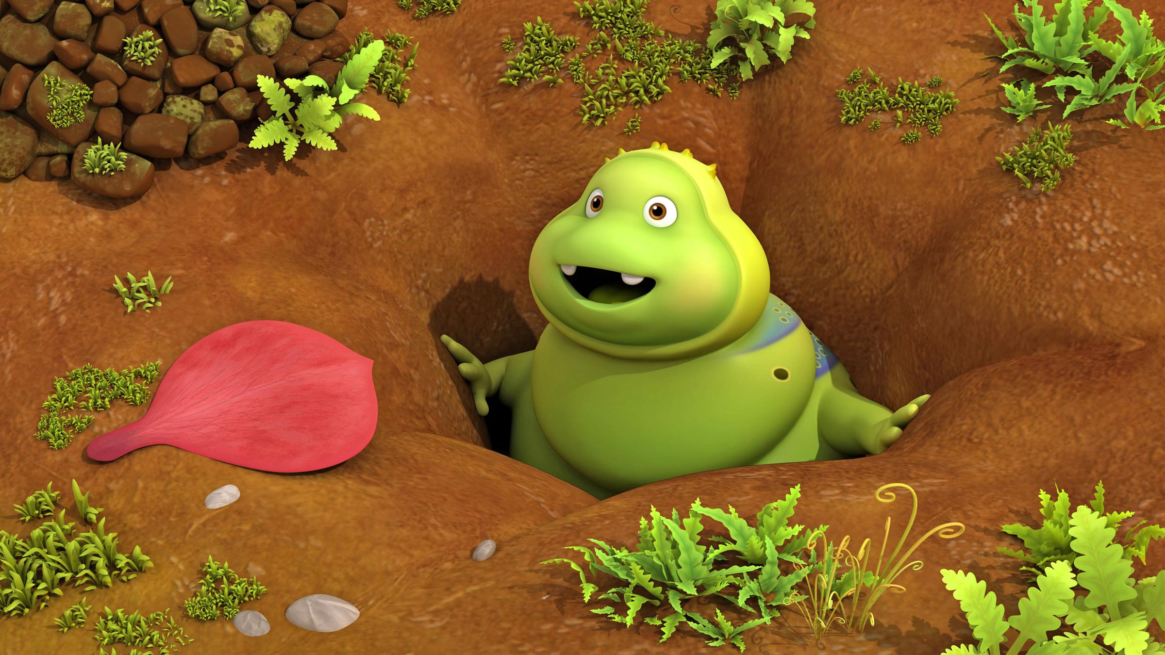 Die grüne Raupe Momo schaut erwartungsvoll aus einem Erdloch. Ein rotes Blatt liegt davor.
