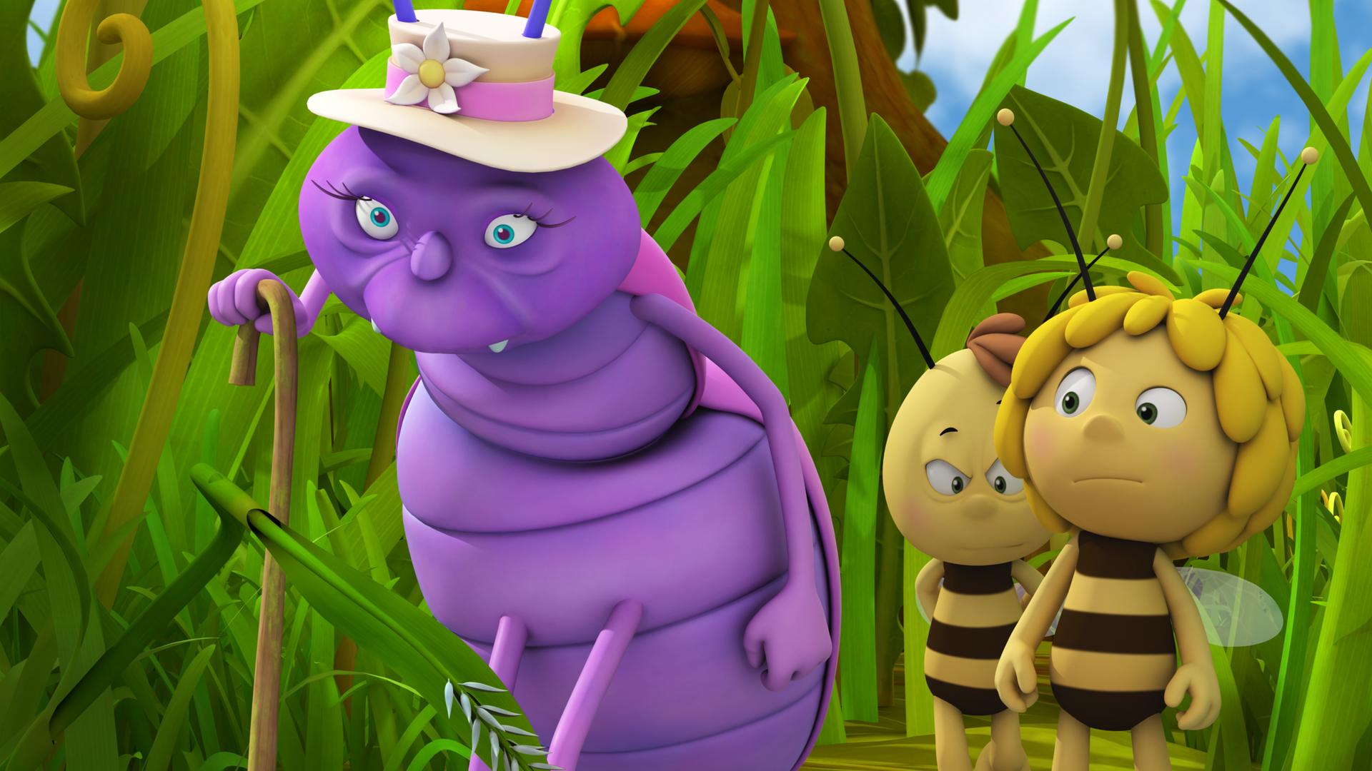 Frau Rosi (links), Willi und Maja streifen durch die Wiese. Frau Rosi stützt sich dabei auf einen Stock.