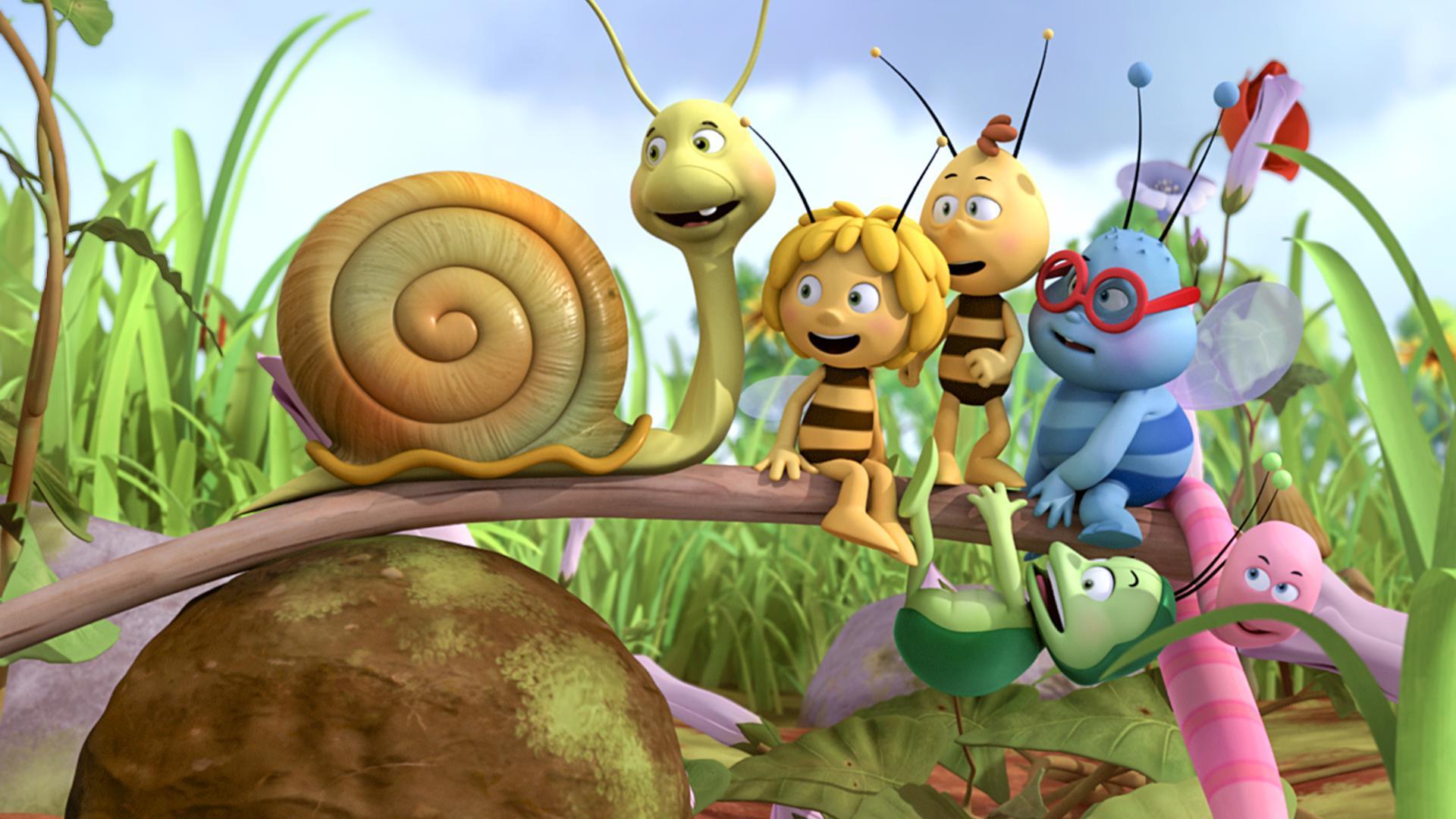 Maja und ihre Freunde machen es sich auch bei Regen auf der Wiese bequem. Sie sitzen alle zusammen auf einem Ast.