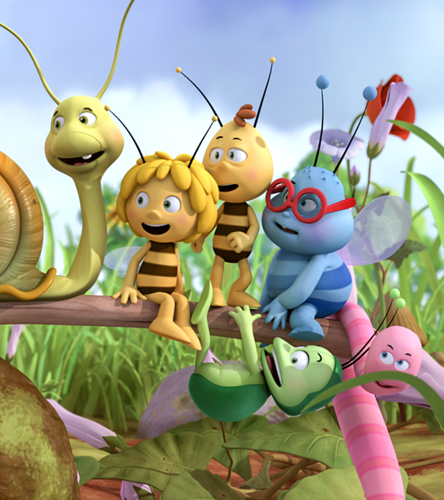 Maja und ihre Freunde machen es sich auch bei Regen auf der Wiese bequem. Sie sitzen alle zusammen auf einem Ast.