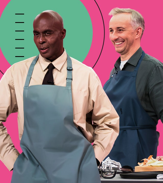 Bruce Darnell (links) und Jan Böhmermann (rechts) kochen gemeinsam bei "Böhmi brutzelt"