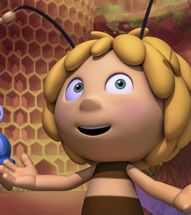 Maja berichtet der Königin von der Sonnenfinsternis und sieht dabei sehr begeistert aus.