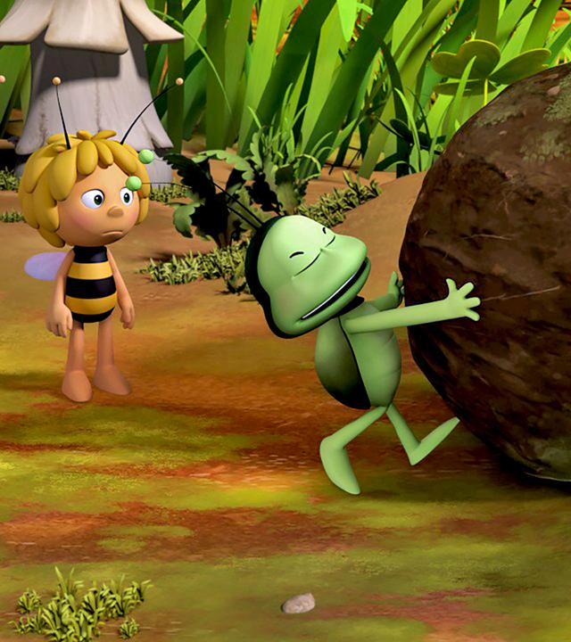 Flip und Maja bewundern Ballis Mistkugel, an die sich Balli klammert.