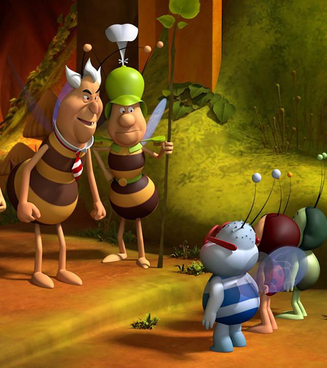 Richter Bienenwachs wird von Ben und seinen Freunden zur Rede gestellt. Hinter Richter Bienenwachs stehen zwei Wachen.