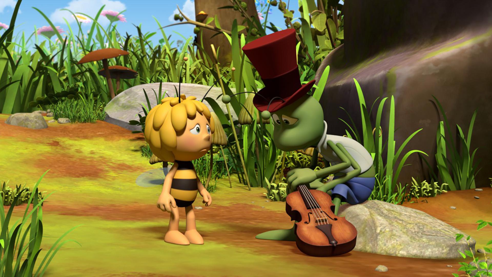 Flip und Maja schauen traurig drein. Flip sitzt niedergeschlagen mit seiner Geige auf einem Stein.