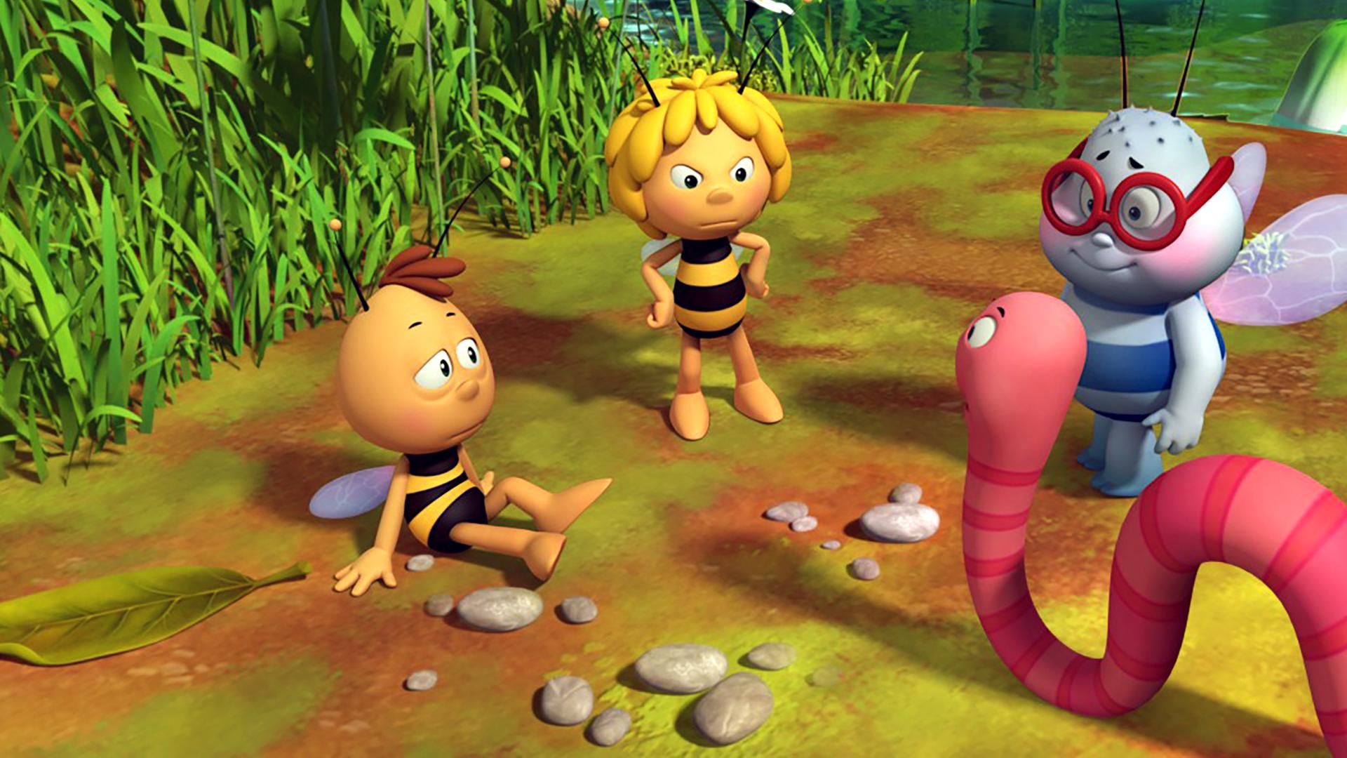 Maja hört sich genervt Max' Aussage an. Willi sitzt enttäuscht auf dem Boden. Puck blickt ratlos zu Max.