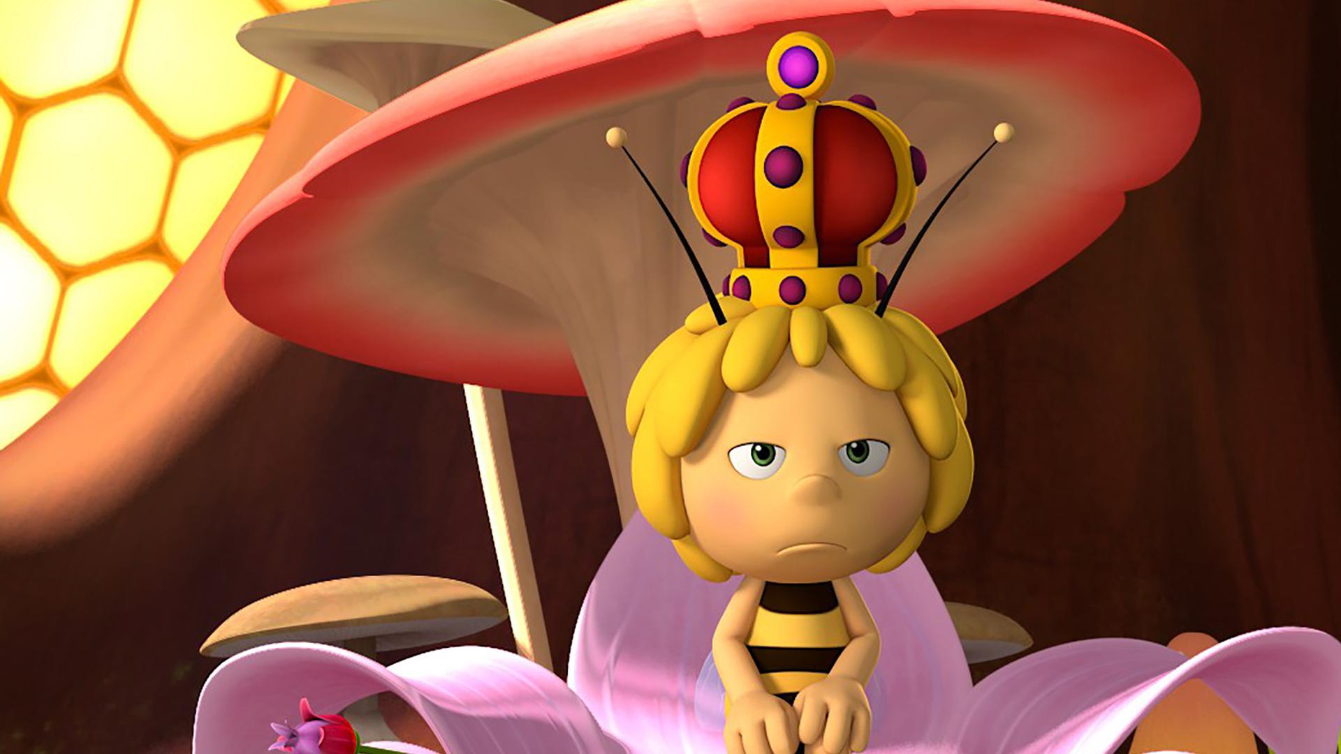 Königin Maja sitzt gelangweilt auf dem Thron.