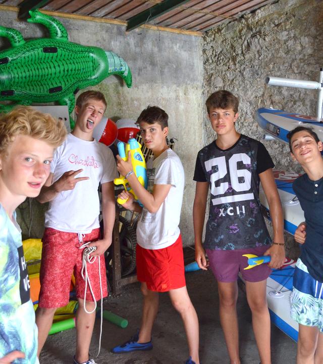 Die Jungs beim Rudern.