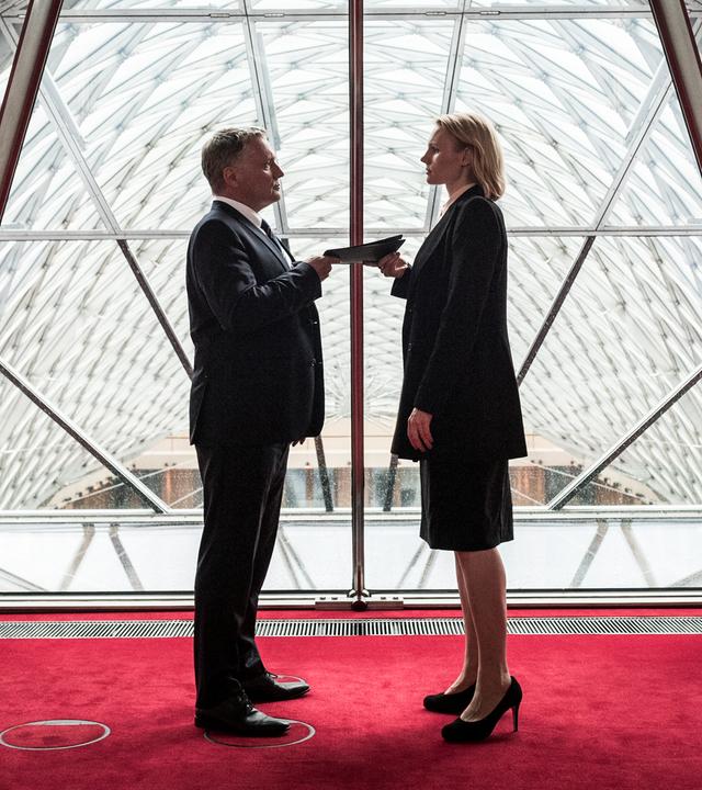 Eva Blumenthal (Rosalie Thomass), Wolfgang Zielert (Bernhard Schir).