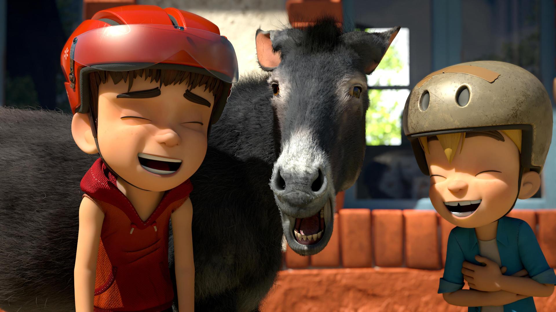 Bohnenstange und Raphael stehen mit ihren Fahrradhelmen bekleidet auf Bauer Ludwigs Hof und lachen herzhaft. Bauer Ludwigs Esel steht zwischen ihnen und scheint mit ihnen zu lachen.