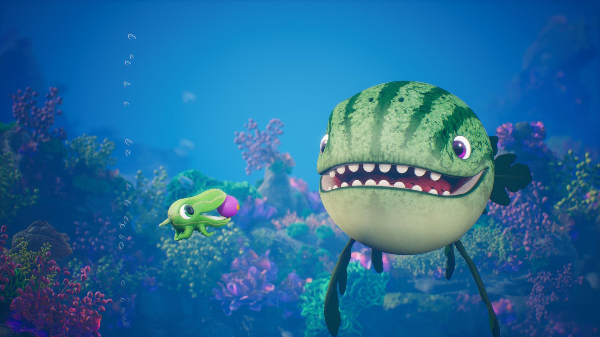 Ein Baby-Gurkodil und ein riesiger, lachender Melonensuchus schwimmen unter Wasser vor bunten Korallen. Das Gurkodil hat einen lilafarbenen Ball im Mund.