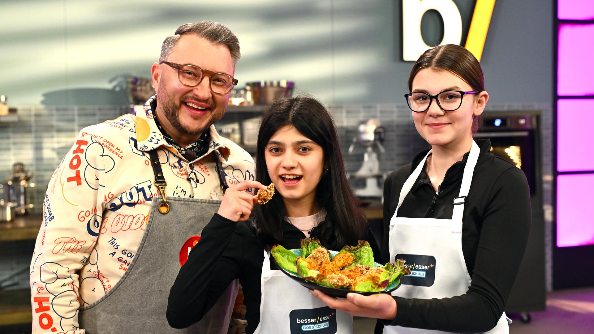 Bibi Huda Rashidi, Sebastian Lege und Lucy Singh