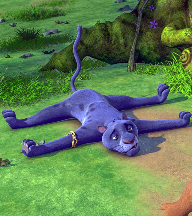 Baghira liegt auf Boden, alle Viere von sich gestreckt. In seiner Vorderpfote steckt ein Dorn. Er wirkt erschöpft.