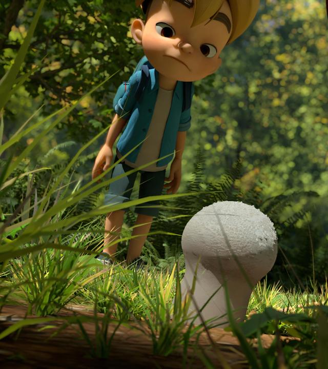 Kleiner Fuß kniet mit großen Augen vor einem schönen, weißen Pilz im Wald. Er fragt sich, ob der Pilz essbar oder giftig ist. Sein Freund Raphael steht mit ratlosem Blick daneben.