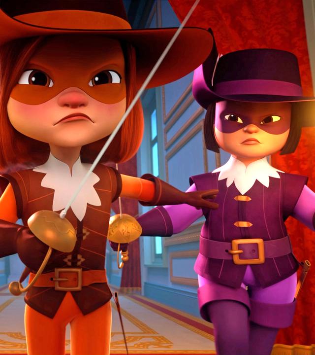  Im Palast des Königs: König Louis XIII., Alex, D'Artagnan und Porthos gehen mit entschlossenem und ernstem Blick einen Korridor entlang. Louis XIII trägt einen Kerzenständer mit drei brennenden Kerzen in seiner rechten Hand, d'Artagnan einen Degen, und Porthos einen Degen und einen Kerzenständer mit brennenden Kerzen. Sie blicken alle nach vorne. Es ist dunkel, nur das Licht der Kerzen erhellt den Korridor.